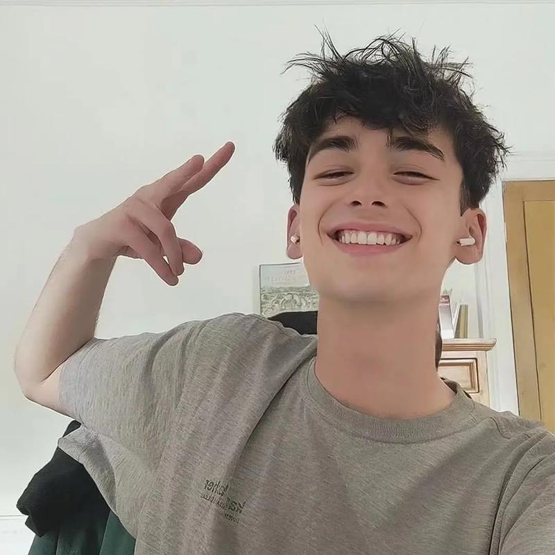 6686体育铁牌作者Lilly