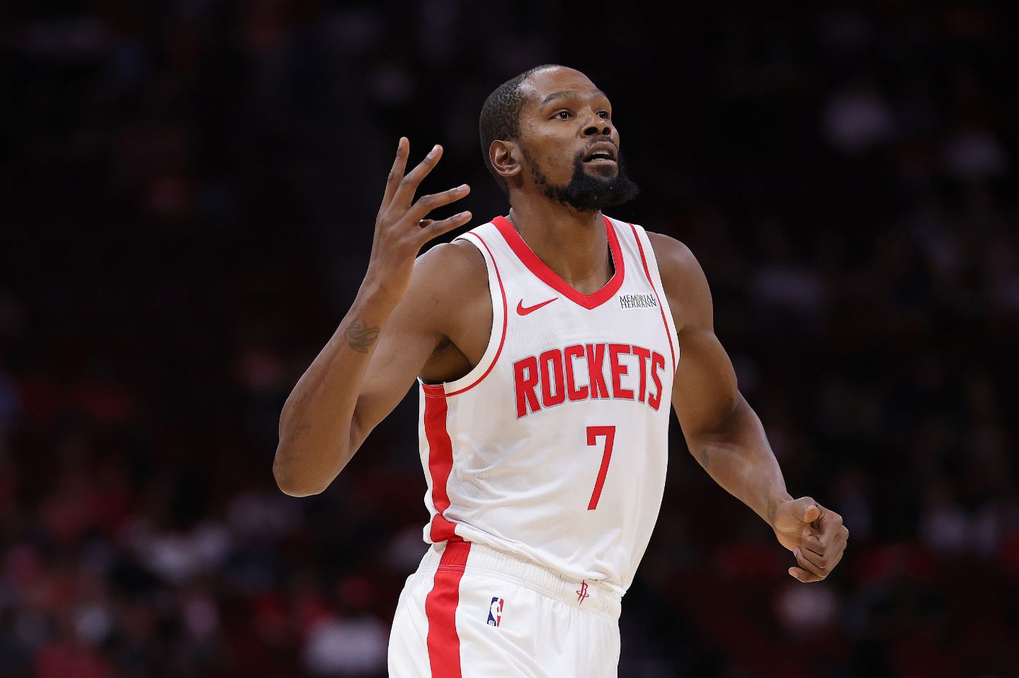 KD: ข้อได้เปรียบของเราคือไม่ว่าเราจะใหญ่หรือเล็ก แต่เมื่อจะใช้ผู้เล่นตัวใดเป็นบททดสอบสำหรับโค้ช