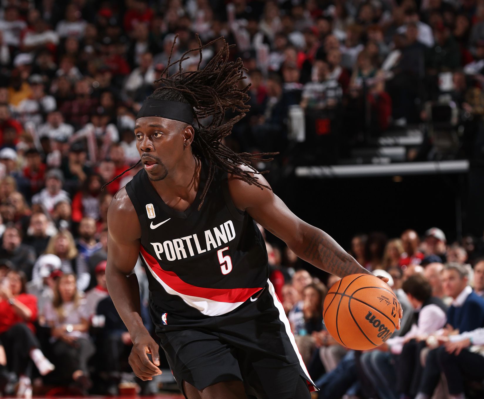 เทรลเบลเซอร์ยิง 47% จากระยะสามแต้ม และยิงระยะไกล 16 ครั้งในเกม