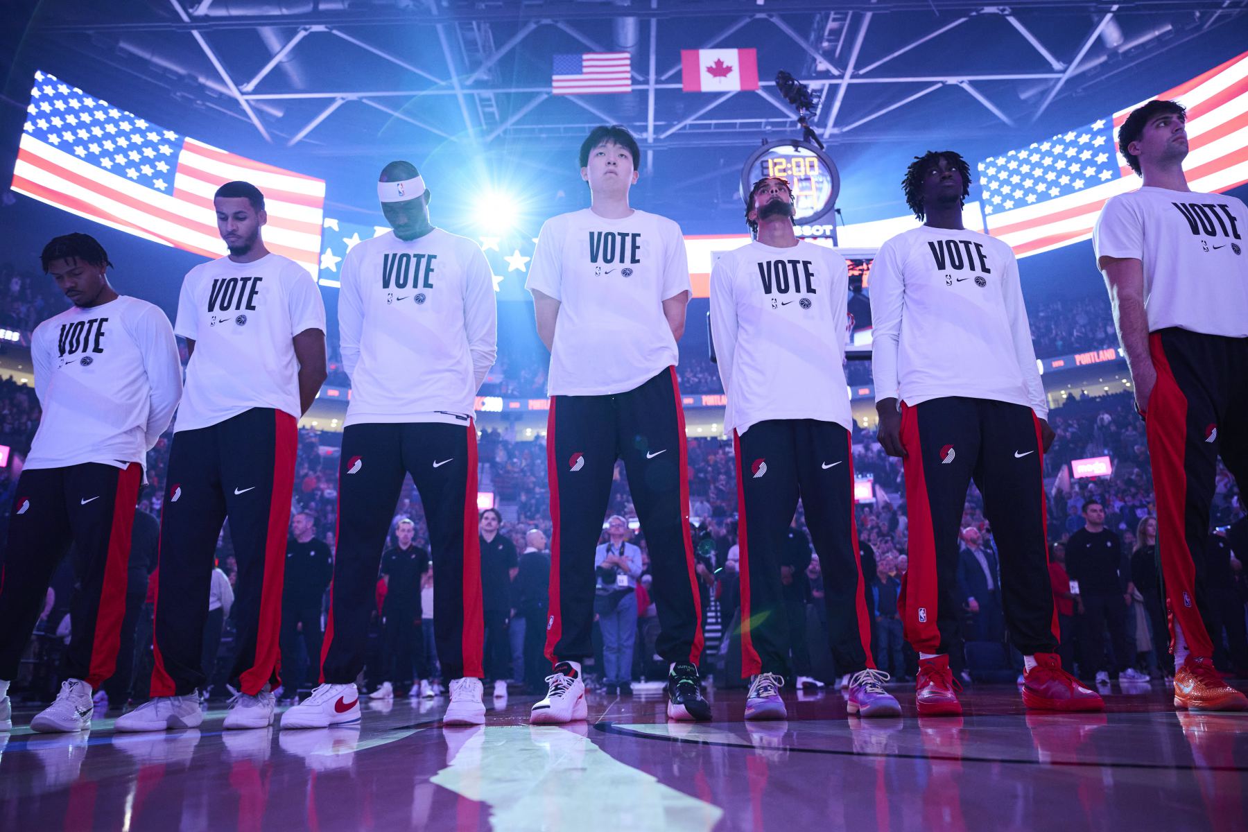 เขาทำคะแนนได้ 22 แต้มในควอเตอร์แรกพลิกกลับอย่างน่าตกใจ! ใช้คำเดียวเพื่อประเมินผลงานของเทรลเบลเซอร์ในวันนี้