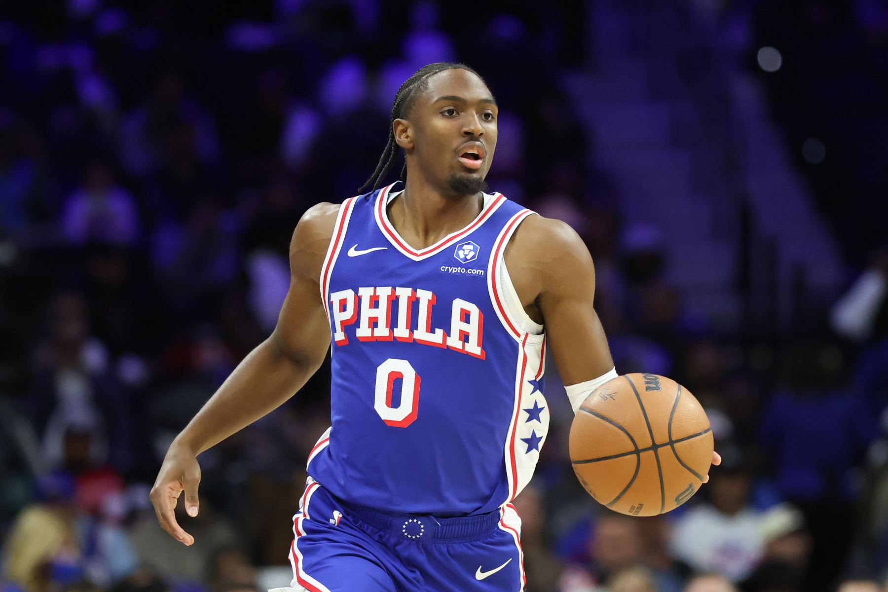 มันไม่ง่ายเลยที่จะทำคะแนน! Maxey ทำคะแนน 12 คะแนนจากการยิง 4 จาก 13 ในครึ่งแรกขณะที่ Edgecombe ทำคะแนน 13 คะแนน