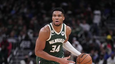 Antetokounmpo ทำสกอร์ 60+30+10 ในสองเกมแรกของฤดูกาล ถือเป็นเกมแรกในประวัติศาสตร์ NBA
